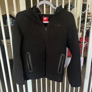 Nike Black BOYS' NIKE SPORTSWEAR TECH FLEECE FULL-ZIP HOODIE
